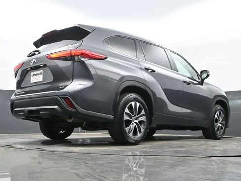 Used 2022 Toyota Highlander XLE image 27