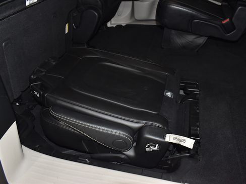 Certified 2024 Chrysler Pacifica Touring-L FWD image 11