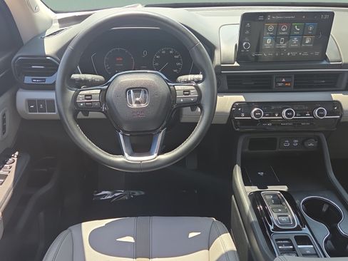 Certified 2025 Honda Pilot Touring image 12