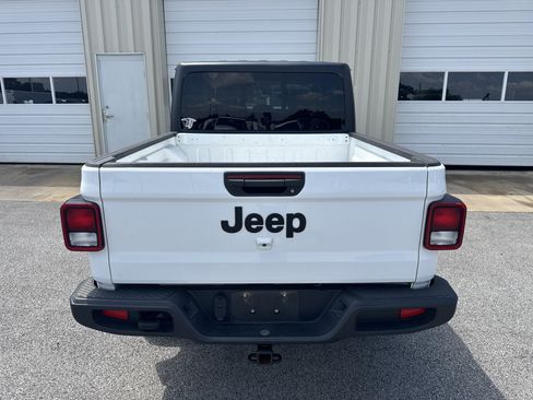 Used 2024 Jeep Gladiator Sport AWD/4WD image 3