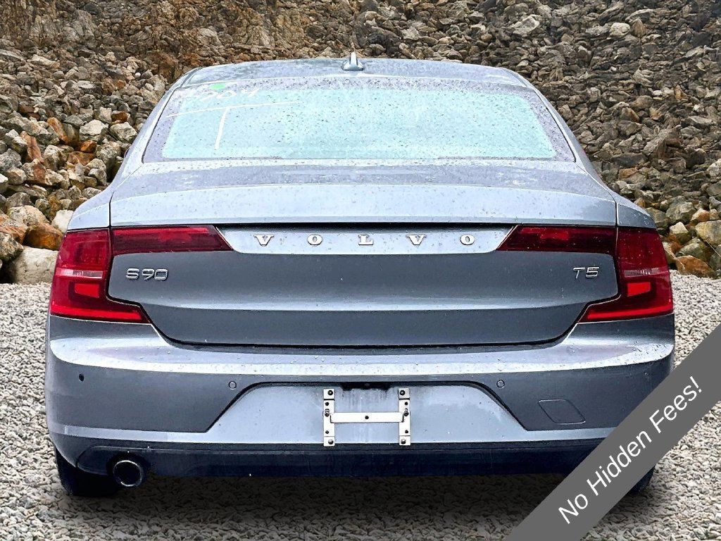 Used 2019 Volvo S90 T5 Momentum FWD image 4