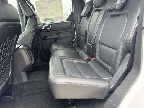 New 2025 Ford Bronco Badlands image 7