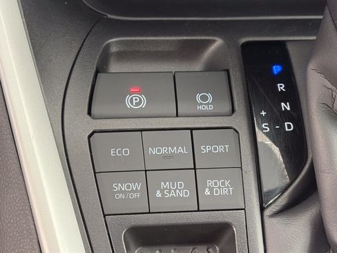 Used 2025 Toyota RAV4 XLE AWD/4WD image 23