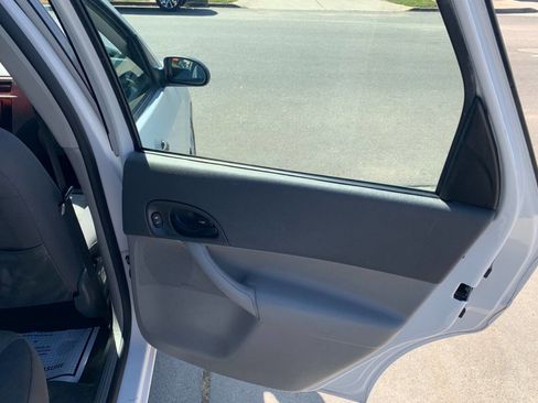 Used 2005 Ford Focus SE image 13