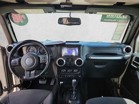Used 2018 Jeep Wrangler Rubicon w/ Power Convenience Group AWD/4WD image 17
