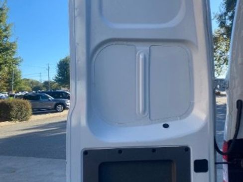 Used 2020 Nissan NV 2500 S image 12