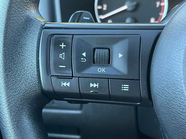 Used 2023 Nissan Rogue S AWD/4WD image 16