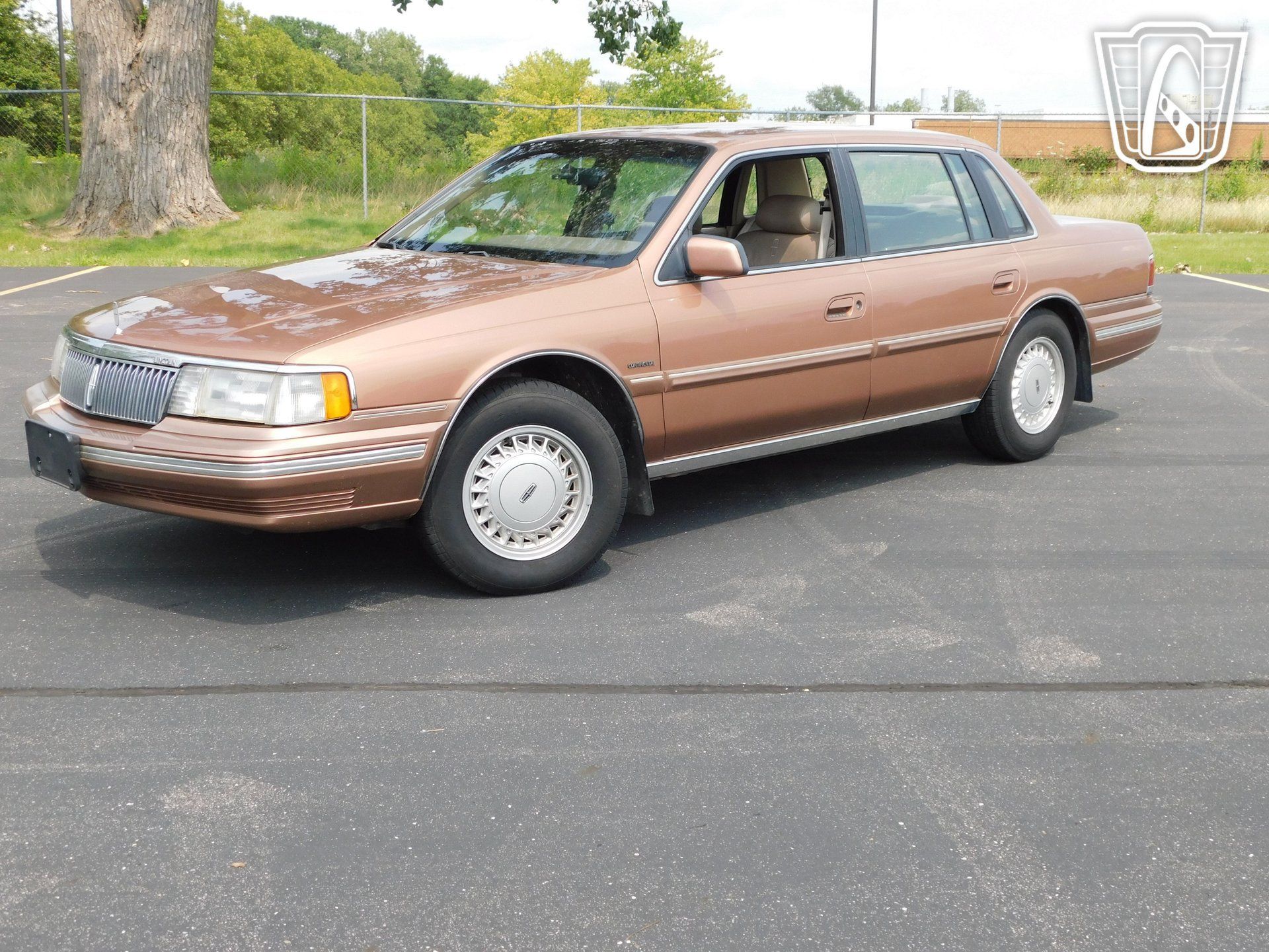 Used 1992 Lincoln Continental Executive FWD image 3