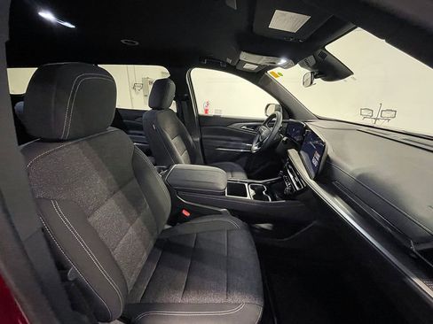 Used 2025 Chevrolet Traverse LT w/ Driver Confidence Package image 25