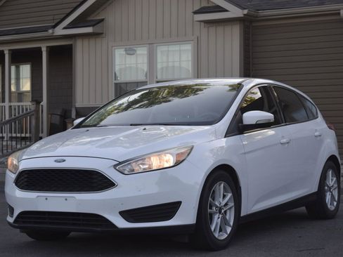 Used 2017 Ford Focus SE FWD image 1
