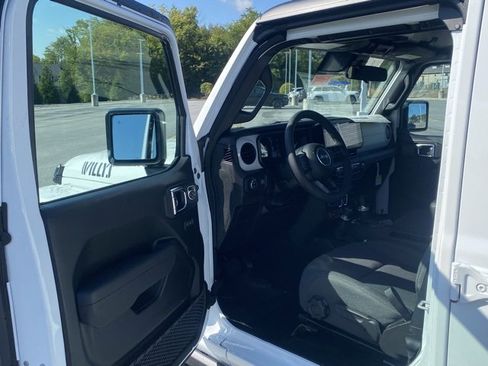 New 2025 Jeep Gladiator Willys image 14