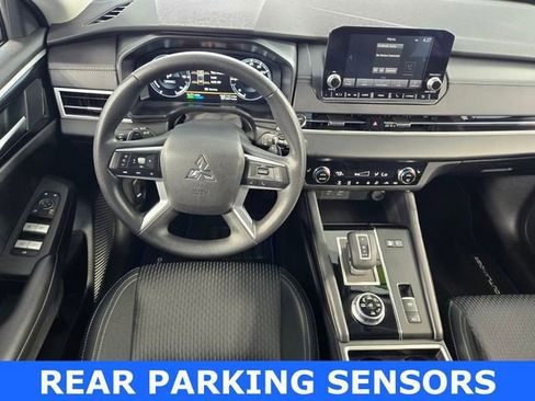 Used 2025 Mitsubishi Outlander ES image 8