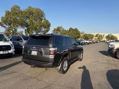Used 2015 Toyota 4Runner SR5 w/ Four Season Floor Mat Package AWD/4WD image 3