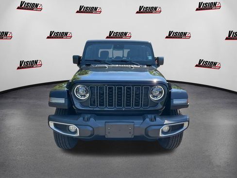 Used 2024 Jeep Gladiator Sport image 2