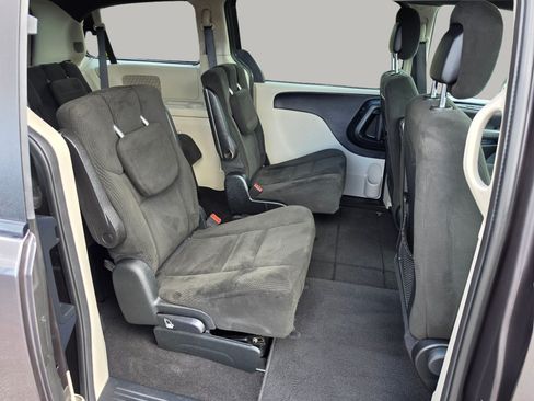 Used 2016 Dodge Grand Caravan SE FWD image 27