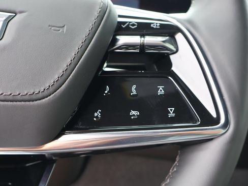 Certified 2025 Cadillac Escalade ESV V AWD/4WD image 25