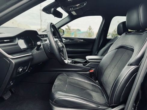 Used 2022 Jeep Grand Cherokee Altitude image 16