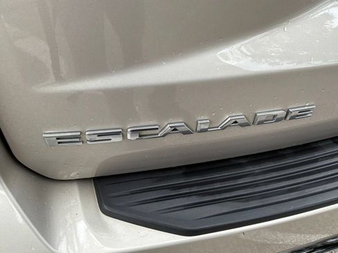 Used 2021 Cadillac Escalade ESV Premium Luxury AWD/4WD image 28
