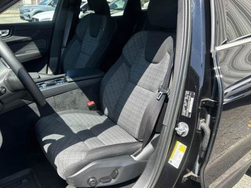Used 2023 Volvo XC60 B5 Core w/ Climate Package AWD/4WD image 5