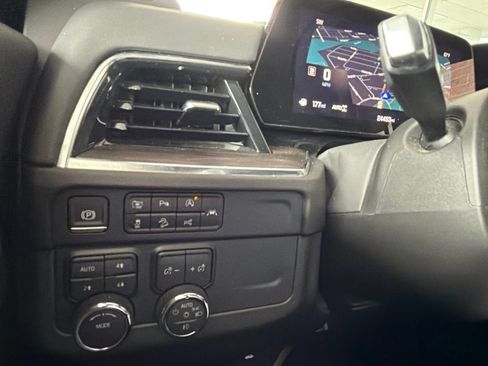 Used 2025 Chevrolet Suburban Z71 AWD/4WD image 31