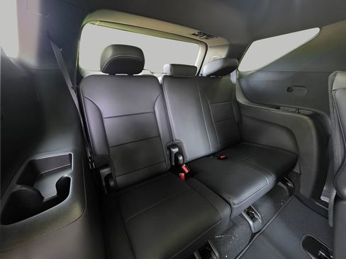 New 2026 Chevrolet Traverse LT w/ LPO, Floor Liner Package AWD/4WD image 8