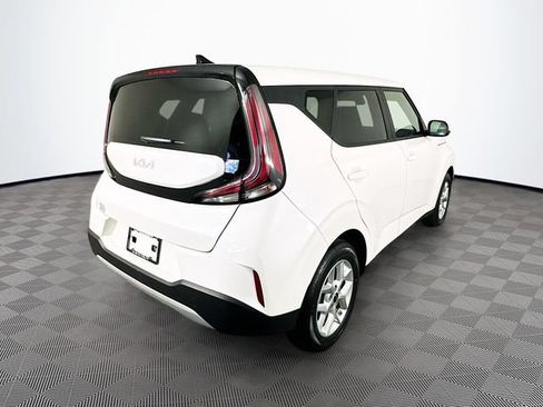 Used 2025 Kia Soul LX w/ LX Technology Package FWD image 12