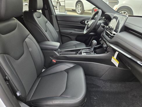 New 2026 Jeep Compass Latitude image 34