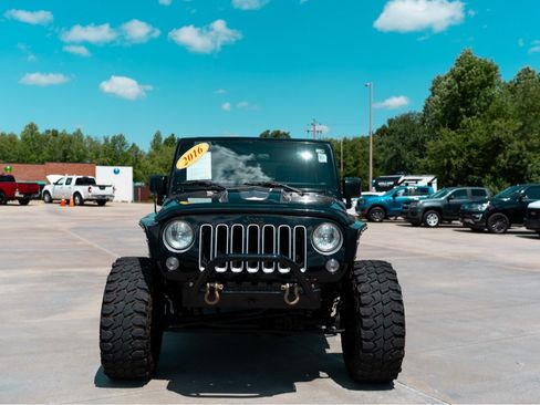 Used 2016 Jeep Wrangler Unlimited Sport w/ Connectivity Group AWD/4WD image 2