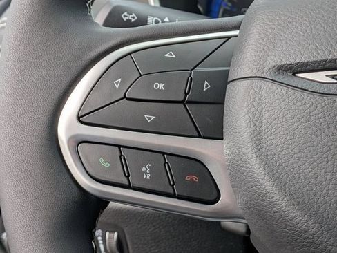 New 2027 Chrysler Pacifica Select FWD image 17