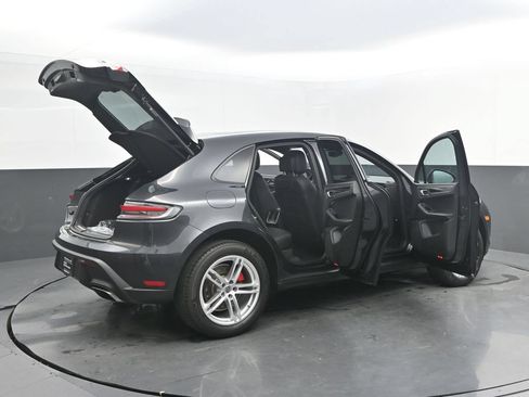 Certified 2023 Porsche Macan AWD/4WD image 40