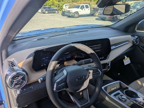 New 2026 Chevrolet Equinox ACTIV w/ Convenience Package III image 13