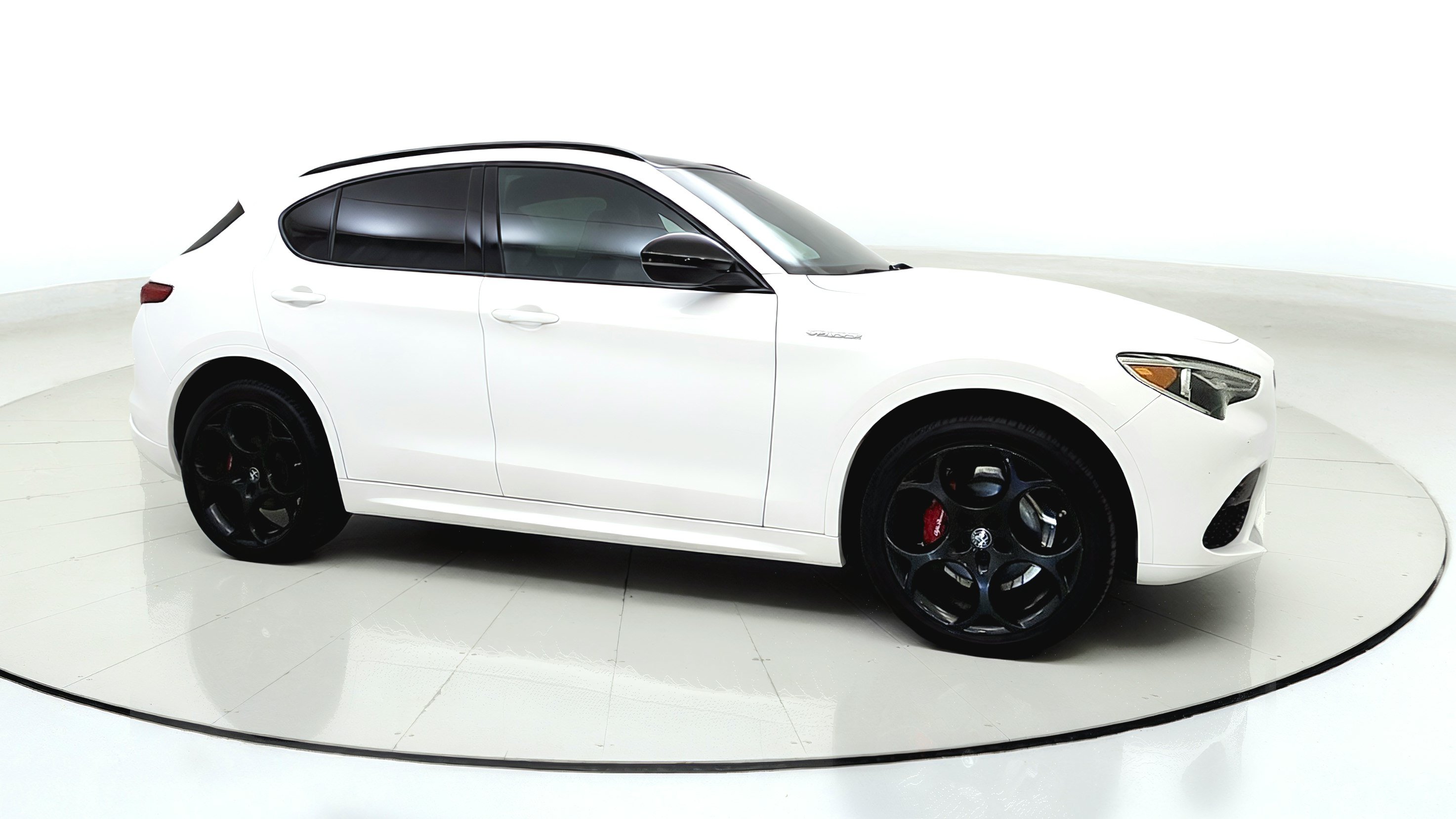 Used 2022 Alfa Romeo Stelvio Veloce AWD/4WD image 8
