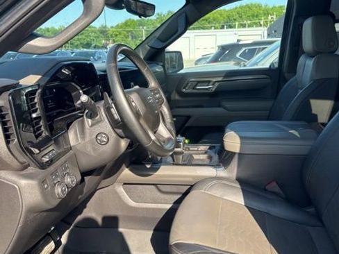 Used 2023 Chevrolet Silverado 1500 ZR2 w/ Technology Package AWD/4WD image 5