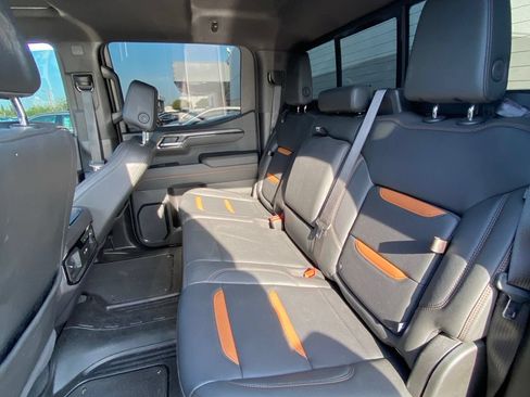 Used 2024 GMC Sierra 1500 AT4 w/ Technology Package AWD/4WD image 12
