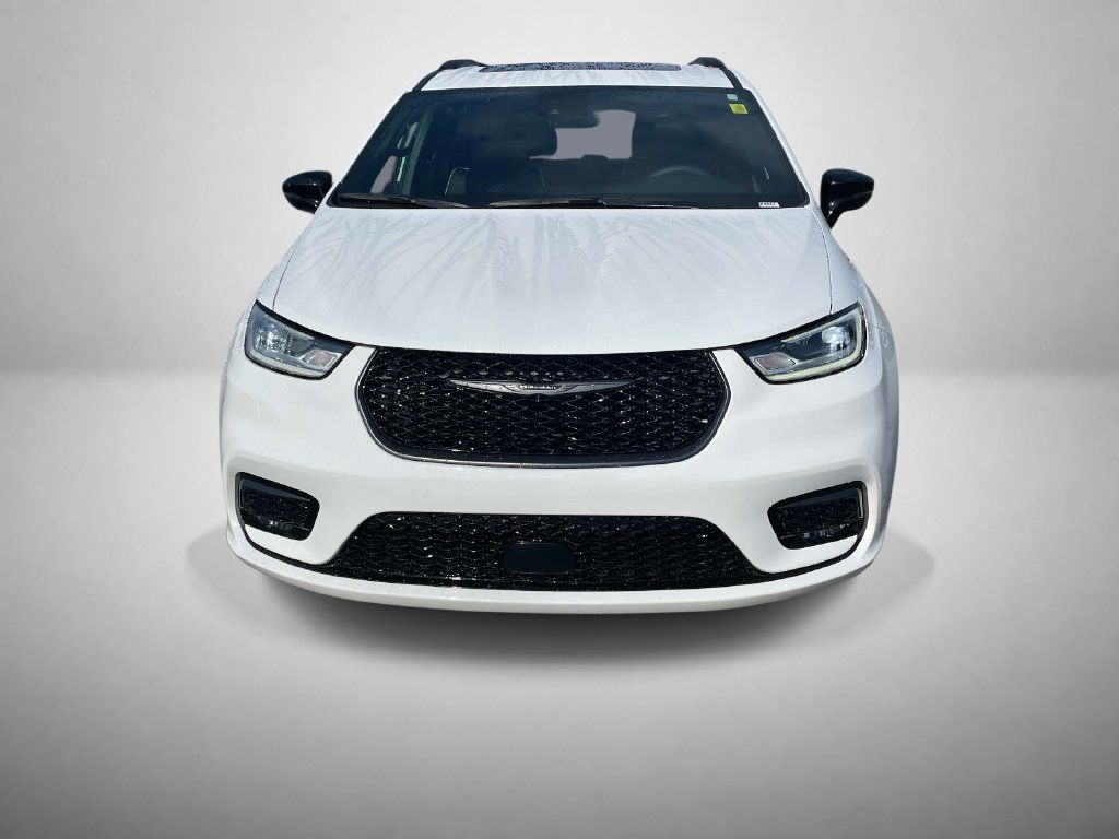 Used 2025 Chrysler Pacifica Limited FWD image 8
