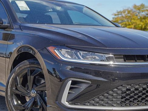 New 2026 Volkswagen Jetta SE image 3