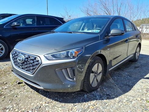 Used 2020 Hyundai Ioniq SE image 3
