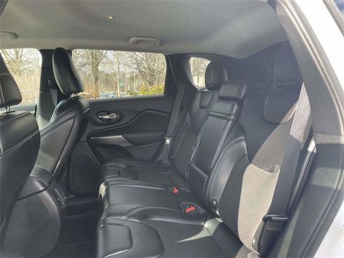 Used 2019 Jeep Cherokee Latitude Plus image 16