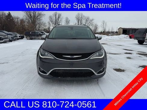 Used 2019 Chrysler Pacifica Limited image 3