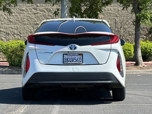 Used 2019 Toyota Prius Prime Plus image 5