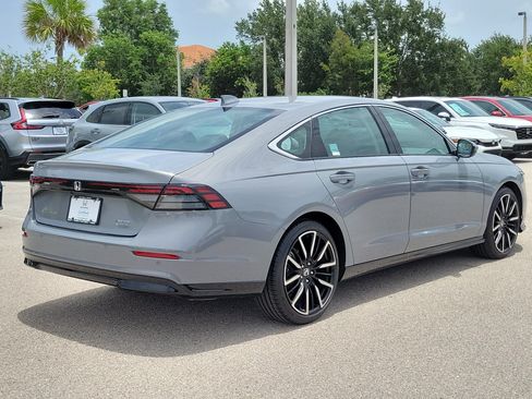 Used 2025 Honda Accord Touring image 6