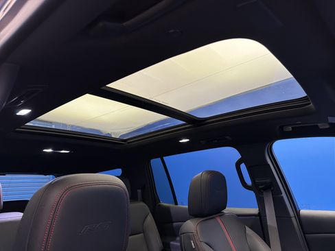 Used 2024 Chevrolet Traverse RS w/ LPO, Floor Liner Package image 27