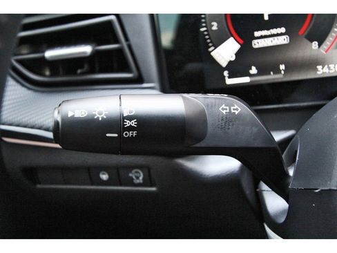 Used 2025 Nissan Kicks SR AWD/4WD image 17