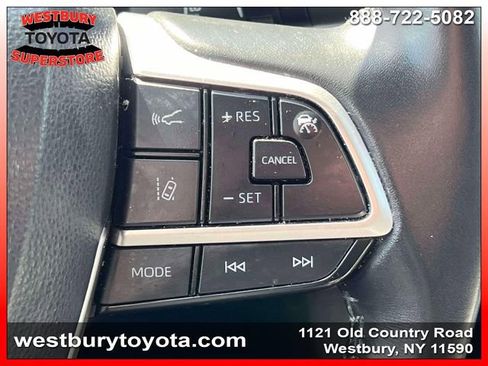 Used 2024 Toyota Highlander XLE image 26