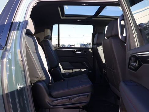 New 2026 Chevrolet Suburban RST image 41