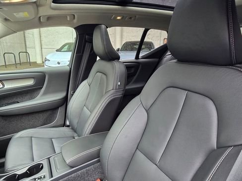Certified 2025 Volvo XC40 B5 Core w/ Climate Package AWD/4WD image 21