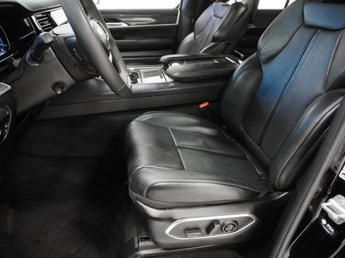 Used 2022 Jeep Wagoneer Series III w/ Premium Group I image 11