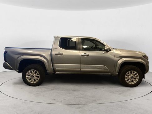 Certified 2025 Toyota Tacoma SR5 AWD/4WD image 6