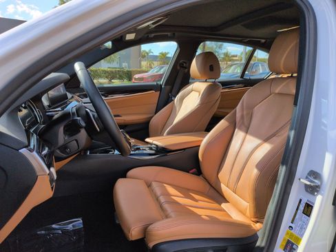 Used 2019 BMW 530e 530e iPerformance w/ Convenience Package image 16