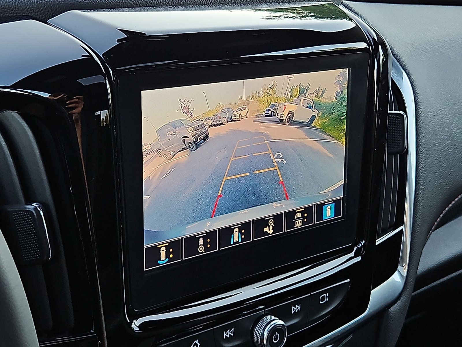 Used 2023 Chevrolet Traverse RS w/ LPO, Cargo Package AWD/4WD image 19